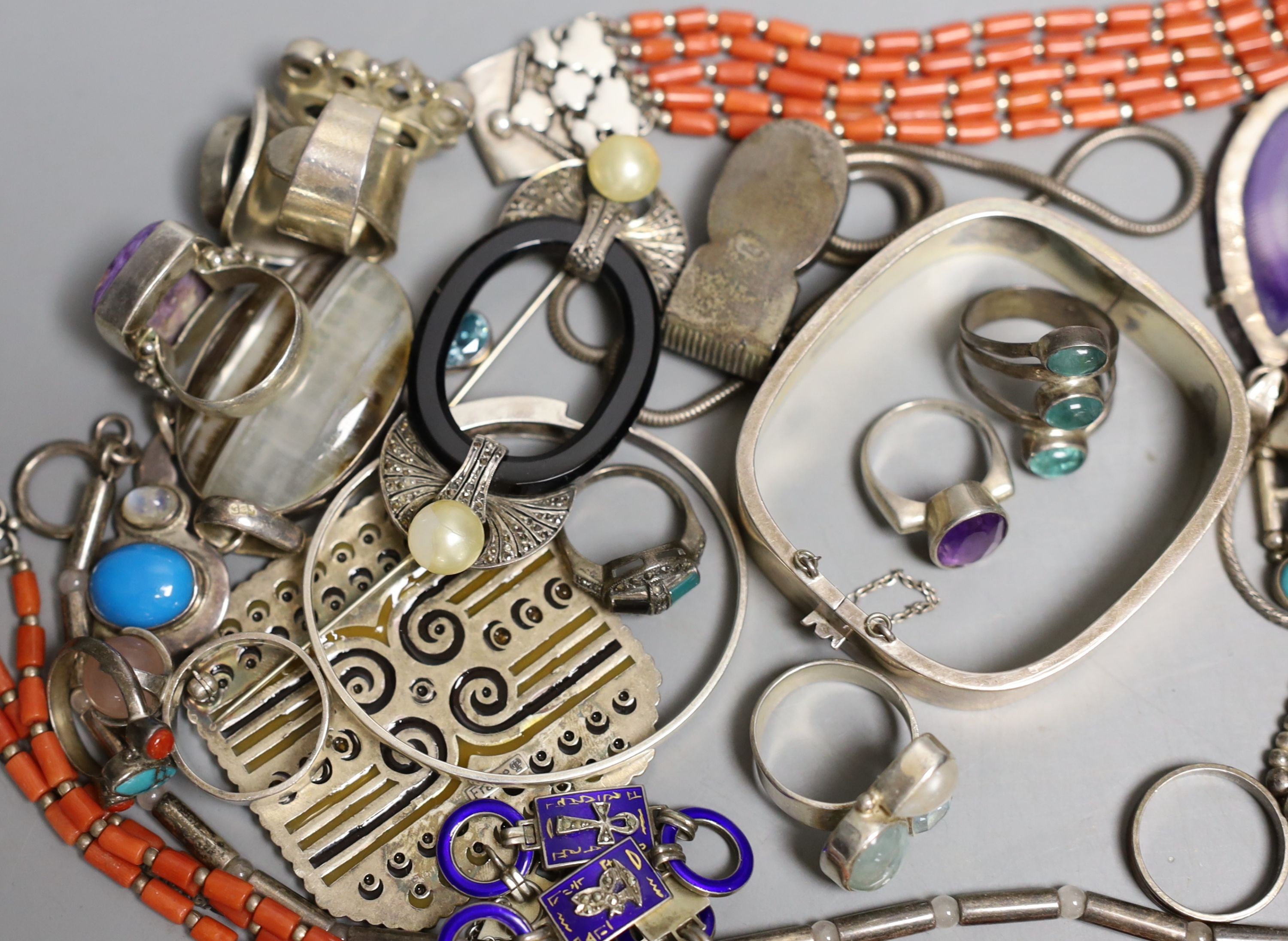 A quantity of mainly modern silver and white metal jewellery including gem set rings.